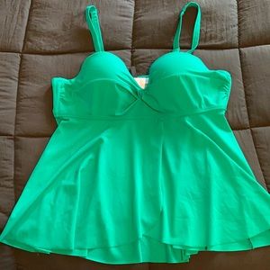 💚 Torrid size 2R true green tankini top